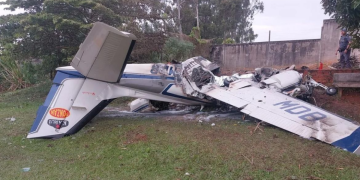 Acidente de avião em Marília deixa duas mortes e uma ferida após queda no solo