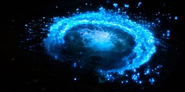 Fenômeno de bioluminescência na Lagoa do Tibau ilumina noite em Niterói