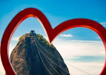 Pesquisa do KAYAK aponta países e destinos nacionais preferidos por brasileiros para viagens românticas no Dia dos Namorados
