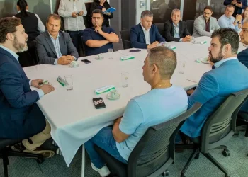 Prefeito de Casimiro de Abreu participa de reunião sobre produção de petróleo na Bacia de Campos