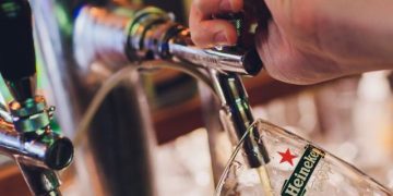 Restaurante em Icaraí oferece rodada de chopp grátis a clientes após gols do Brasil na Copa