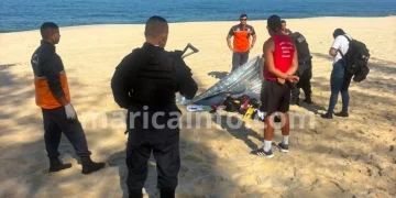 Corpo é encontrado na areia da Praia de Itaipuaçu, em Maricá