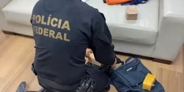 PF encontra R$ 450 mil em dinheiro vivo em casa ligada a esquema de lavagem de dinheiro na saúde