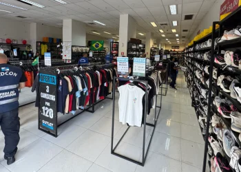 Operação em Duque de Caxias apreende 10 mil itens falsificados de marcas renomadas