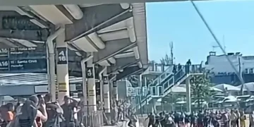Greve de rodoviários provoca vandalismo e transtornos no Terminal Alvorada, no Rio
