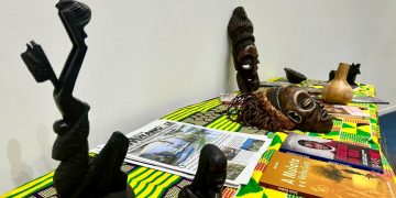 Exposição em Niterói celebra a conexão cultural entre Brasil e Angola até julho