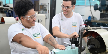 Petrobras lança edital de 210 vagas gratuitas para cursos técnicos em áreas estratégicas no Rio de Janeiro