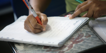 Governo do RJ anuncia calendário de matrículas para Educação de Jovens e Adultos 2026