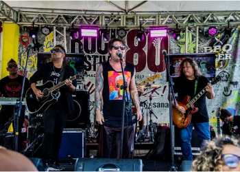 Klinger e banda Naus se apresentam no Rock 80 Festival em Copacabana