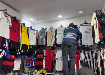 Fiscalização apreende 24 toneladas de produtos falsificados em centro comercial de Duque de Caxias