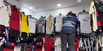 Fiscalização apreende 24 toneladas de produtos falsificados em centro comercial de Duque de Caxias