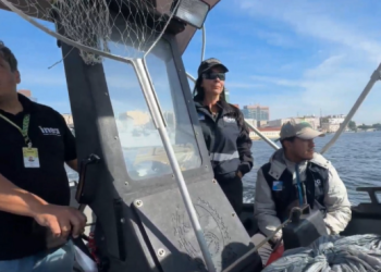 Inea autua restaurante flutuante por despejo irregular na Baía de Guanabara