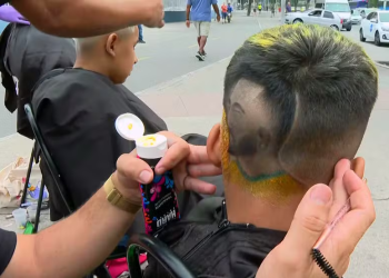 Barbeiros de São João de Meriti criam cortes de cabelo com temas da Copa do Mundo