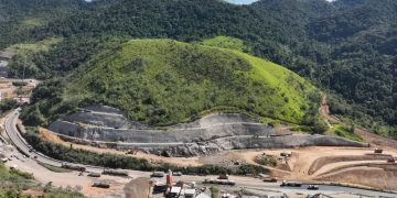 RioSP realiza desmontes na Serra das Araras para ampliação da rodovia entre Rio e São Paulo