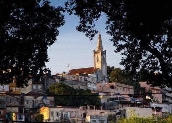 Morro do Pinto integra rota turística na Zona Portuária do Rio durante passeio cultural