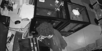 Câmeras registram invasão e furto em cafeteria de Icaraí, após prisão de suspeito por furtos recorrentes