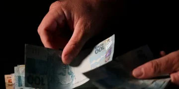 Brasileiros sacaram R$ 482,8 milhões em valores esquecidos em abril, mas ainda há R$ 10,3 bilhões disponíveis