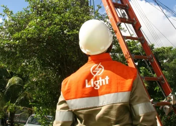 Light realiza atendimento móvel em Irajá e Piedade para serviços de energia