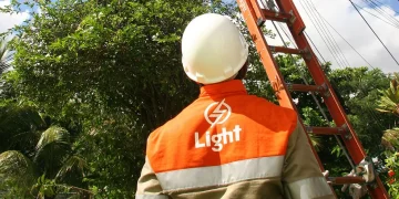 Light realiza atendimento móvel em Irajá e Piedade para serviços de energia