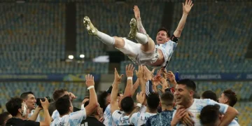 Messi supera recorde de Rivellino com seu sexto gol de longa distância em Copas