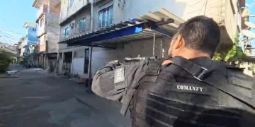 Operação no Rio desmantela rede da facção TCP com prisões, drogas, armas e dinheiro