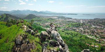 Homem morre após queda de 150 metros durante trilha na Pedra do Macaco, em Maricá