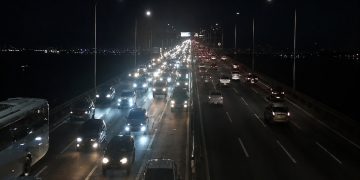 Acidente na Ponte Rio-Niterói provoca trânsito intenso no retorno do feriadão de Corpus Christi