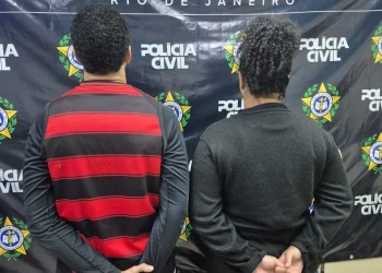 Polícia Civil prende mulher suspeita de integrar grupo de roubos de celulares em Maricá