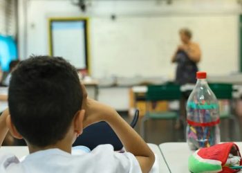 Professores de Niterói e Brasil passam a ter descontos em calçados pelo programa #TôComProf