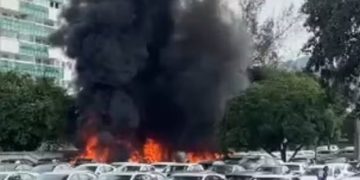 Helicóptero cai em garagem na Avenida das Américas, Recreio dos Bandeirantes