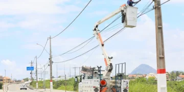Prefeitura de Maricá retira 15 toneladas de fios irregulares para aumentar segurança