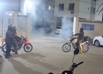Conflito entre entregador e porteiro em Alcântara causa vandalismo e mobiliza polícia