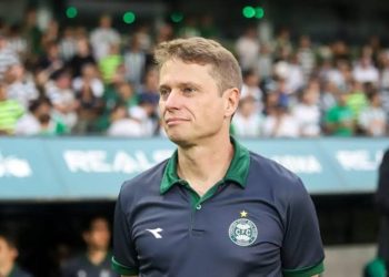 Vasco negocia contratação da treinadora Fernanda Seabra, no momento no Coritiba