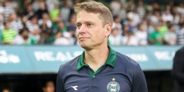 Vasco negocia contratação da treinadora Fernanda Seabra, no momento no Coritiba
