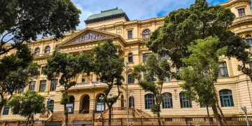 Artista Alex Gama doa cerca de 70 obras à Biblioteca Nacional do Rio