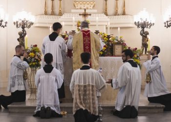 Santa Sé reafirma que fiéis podem participar de missas tradicionais em plena comunhão com a Igreja