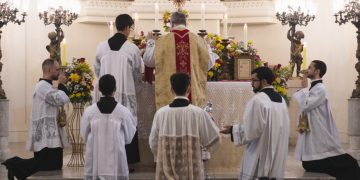 Santa Sé reafirma que fiéis podem participar de missas tradicionais em plena comunhão com a Igreja