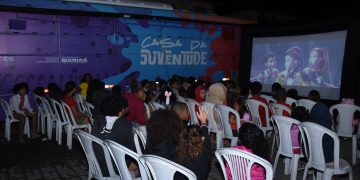 Prefeitura de Maricá promove sessões culturais e gratuitas em bairros durante o Ônibus Audiovisual