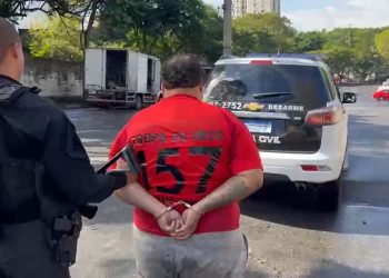 Criminoso do CV é preso em flagrante por tráfico e adulteração de veículos no Rio