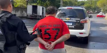 Criminoso do CV é preso em flagrante por tráfico e adulteração de veículos no Rio