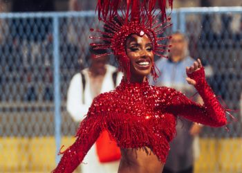 Bellinha Delfim é escolhida nova rainha de bateria da Viradouro