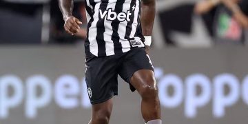 Zagueiro Bastos não retorna ao Botafogo e pode rescindir contrato em breve
