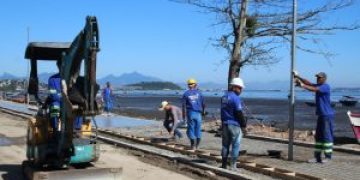 Revitalização da orla da Praia das Pedrinhas avança com previsão de conclusão em 2026