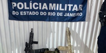 PM apreende armas, munições e rádios após confronto com criminosos em Itambi