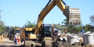 Obras de drenagem e pavimentação transformam estradas vicinais de São Gonçalo