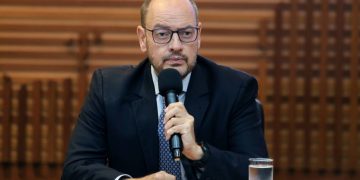 Governo do Rio realiza mudanças com 50 exonerações e reorganizações políticas em julho