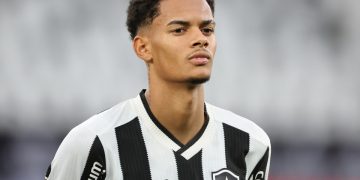 Newton é contratado pelo São Paulo até 2029 após passagem pelo Botafogo