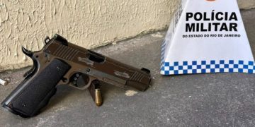 Homens são presos após troca de tiros com a polícia no bairro Galo Branco, São Gonçalo