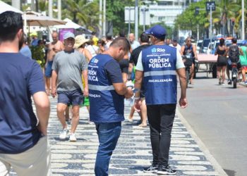 Prefeitura do Rio inicia operação permanente contra comércio ambulante irregular na orla da Zona Sul