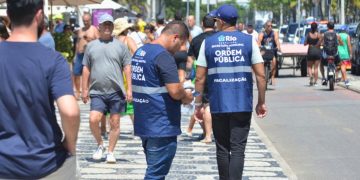 Prefeitura do Rio inicia operação permanente contra comércio ambulante irregular na orla da Zona Sul
